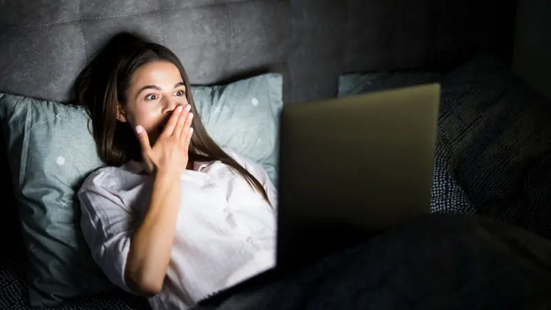 Не увлекайтесь гаджетами на ночь Засыпайте не позднее 11 вечера