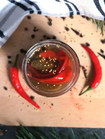 Каперсы из сосновых шишек маринованные с красным перцем, 200 мл Каперсы из сосновых шишек маринованные с красным перцем, 200 мл