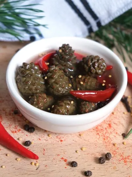 Каперсы из сосновых шишек маринованные с красным перцем, 200 мл Каперсы из сосновых шишек маринованные с красным перцем, 200 мл